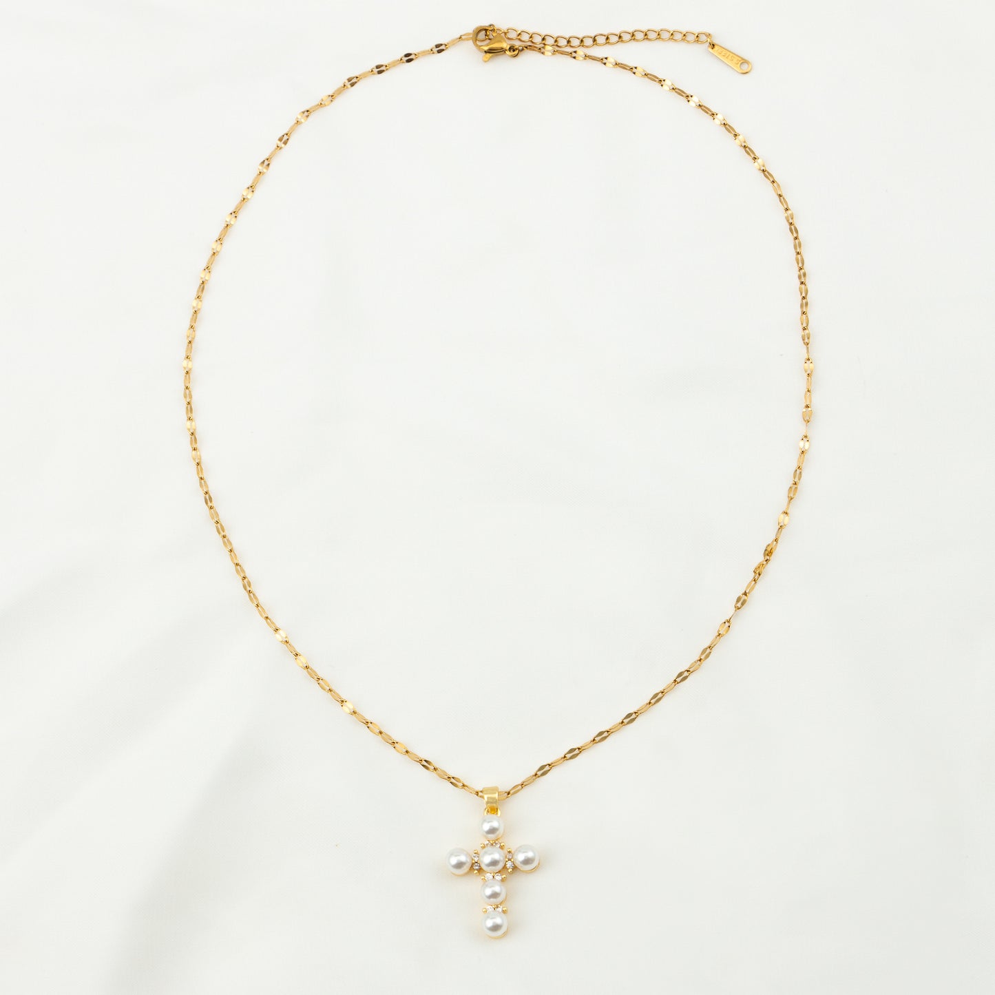 COLLAR CRUCIFIXO PERLAS