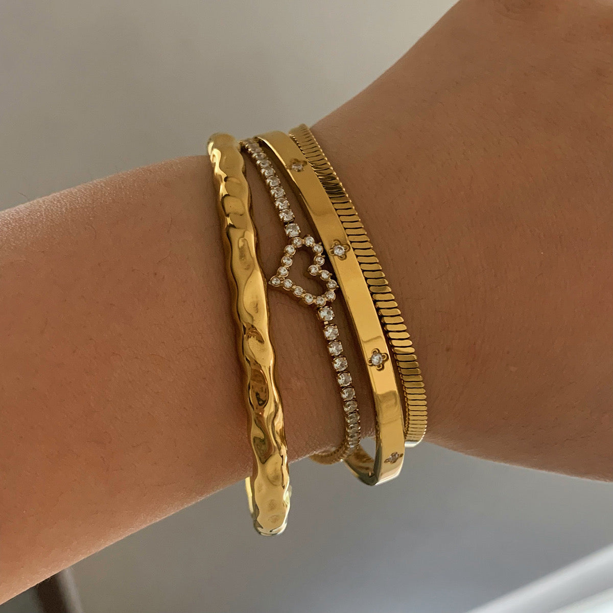 BRACELET HOLES