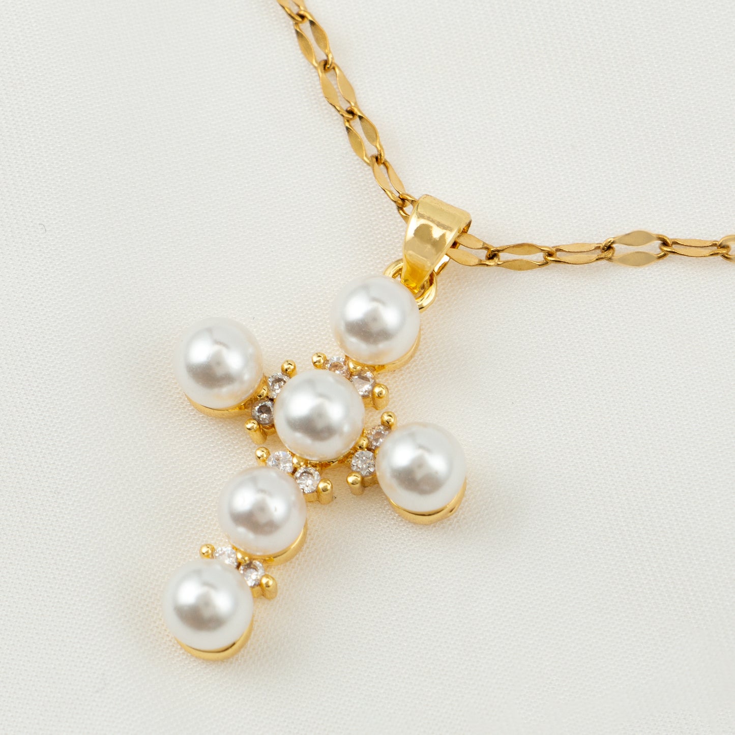 COLLAR CRUCIFIXO PERLAS