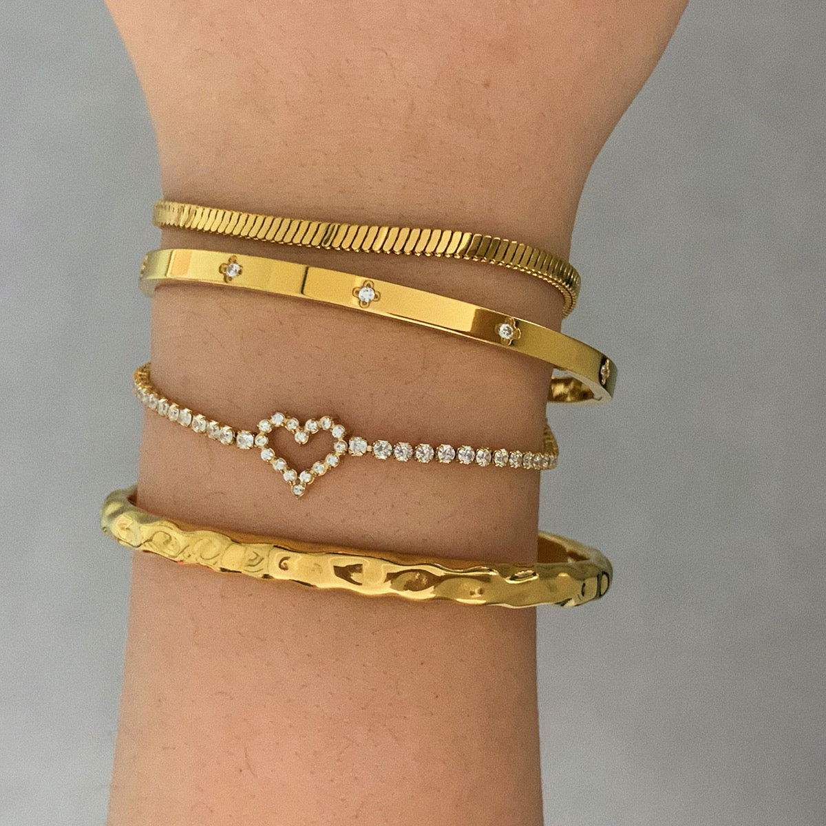BRACELET HOLES