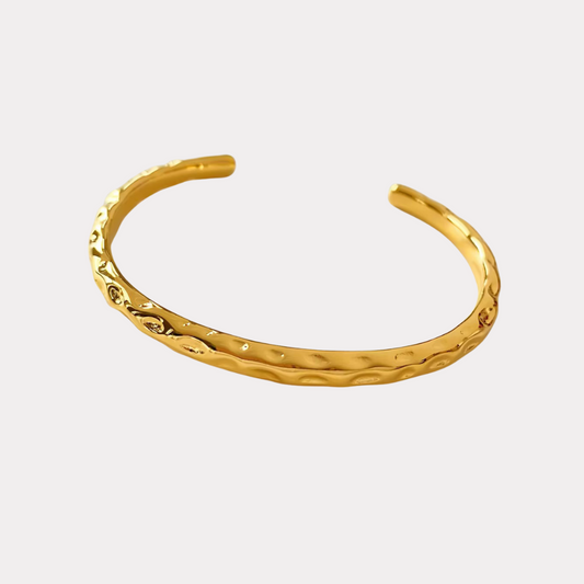 BRACELET HOLES