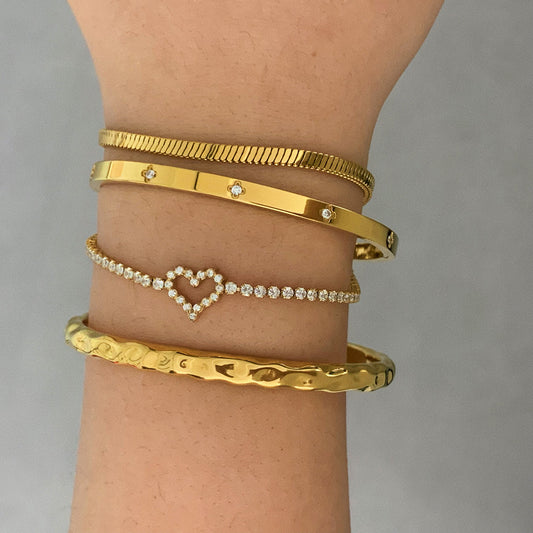 BRACELET HOLES